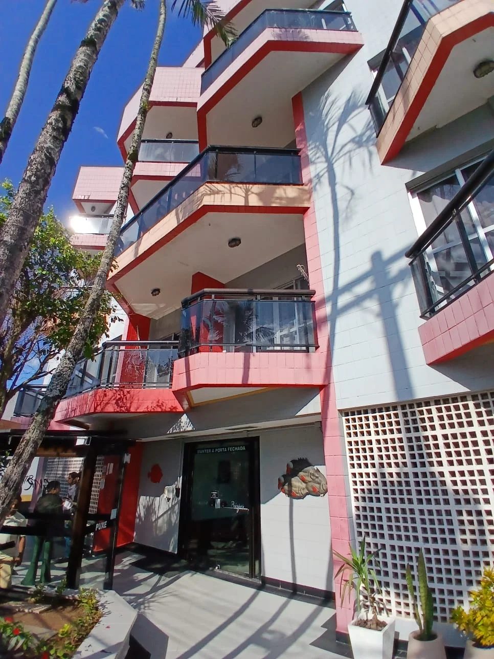Cobertura com 2 dormitórios mobiliado próximo à praia no bairro Centro