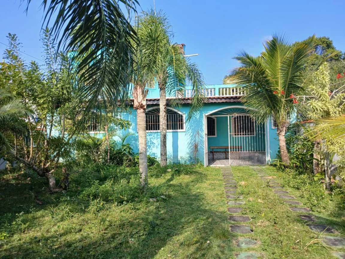 Casa com 3 dormitórios próximo à praia no bairro Jardim Marambá