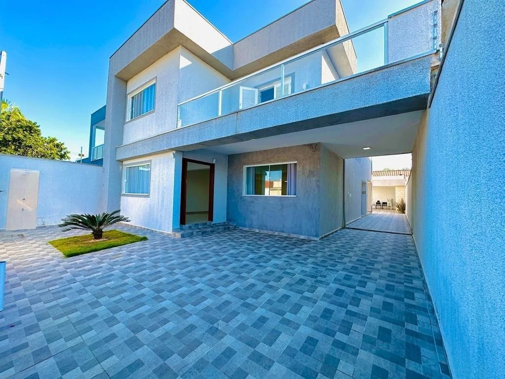 Casa com 4 dormitórios próximo à praia no bairro Cibratel 1