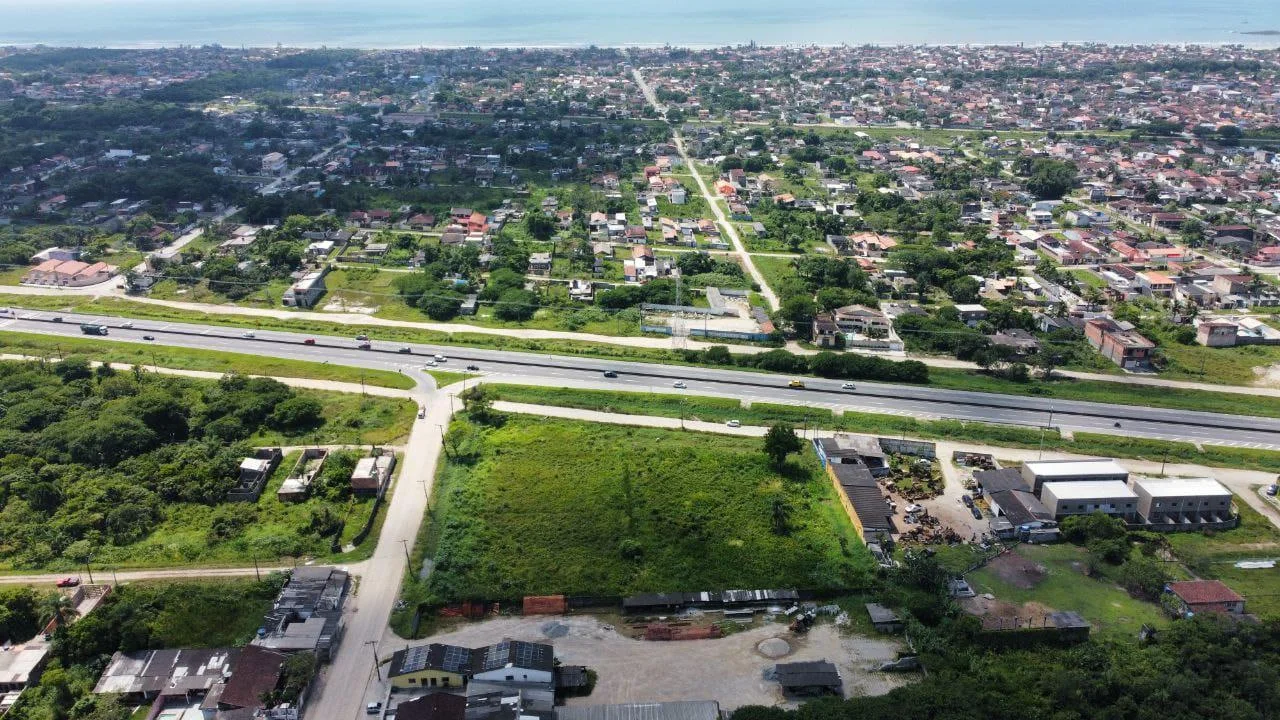 Terreno de frente para a rodovia no bairro Gaivota
