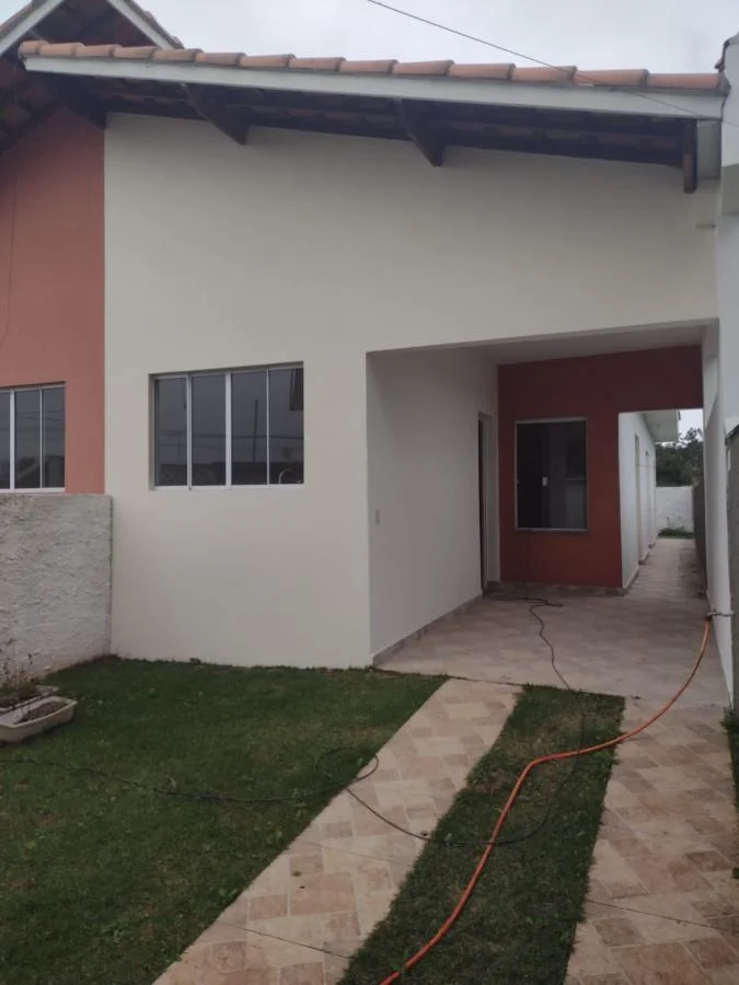 Casa com 2 dormitórios próximo à praia no bairro Jardim dos Prados