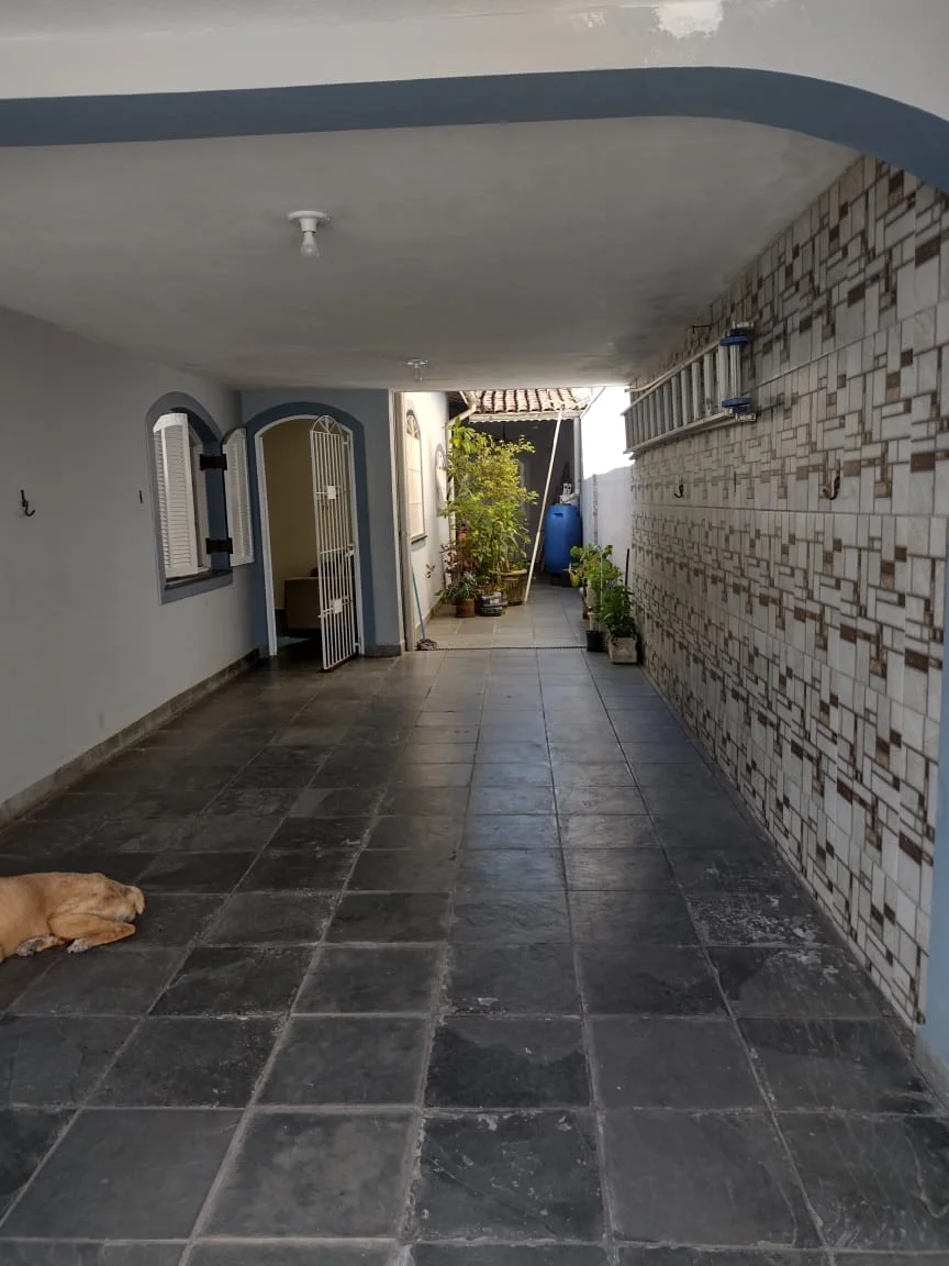 Casa com 4 dormitórios próximo à praia no bairro Suarão
