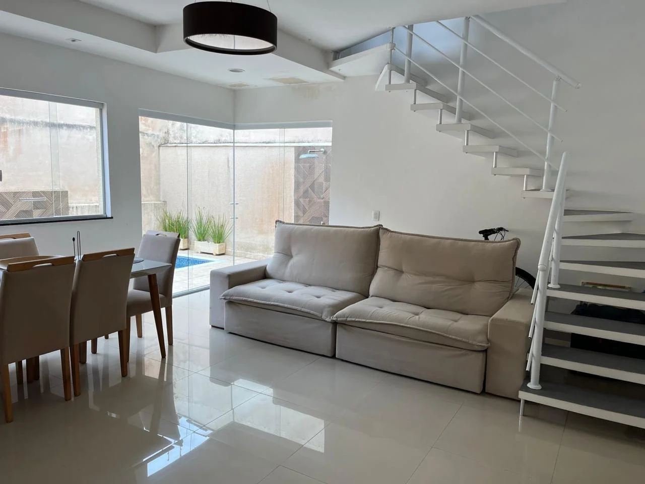 Casa em Condomínio com 2 dormitórios próximo à praia no bairro Suarão
