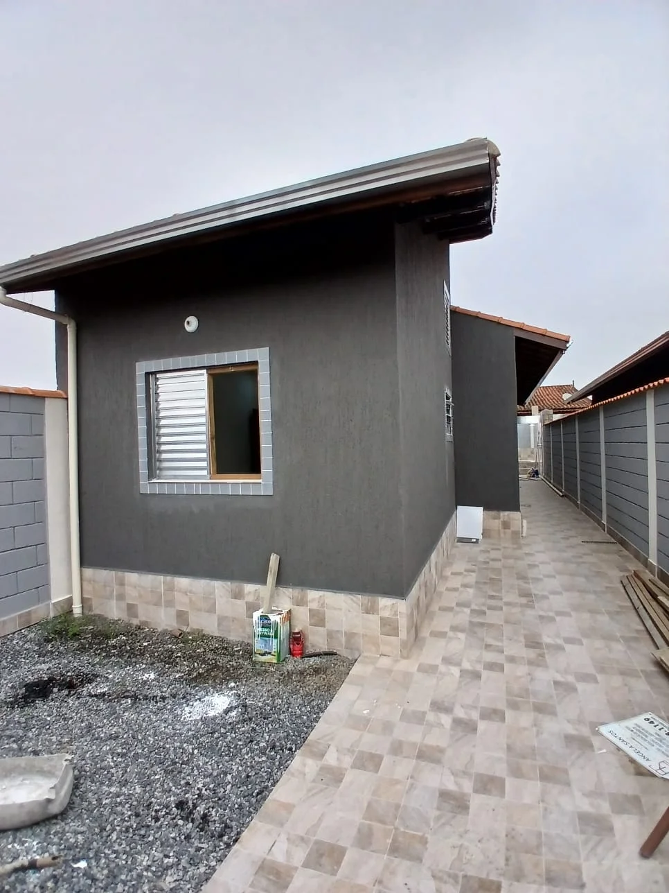 Casa com 2 dormitórios próximo à praia no bairro Nova Itanhaém